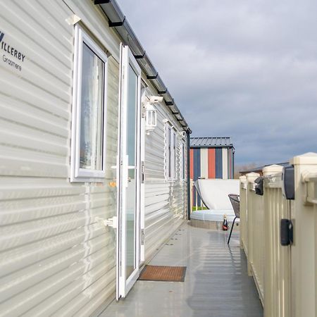 64 Lancaster The Lazy Willow 3 Bedroom Hot Tub Caravan Tattershall Lakes מראה חיצוני תמונה