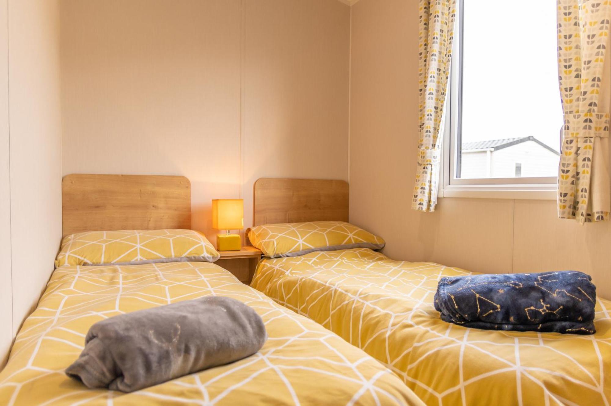 64 Lancaster The Lazy Willow 3 Bedroom Hot Tub Caravan Tattershall Lakes מראה חיצוני תמונה