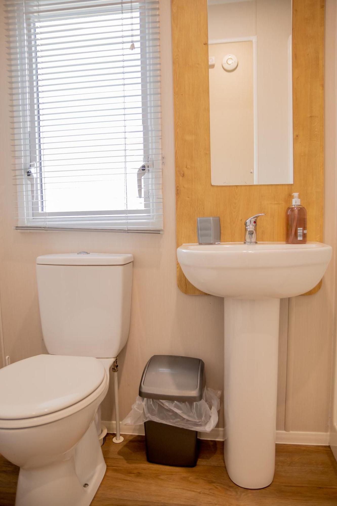 64 Lancaster The Lazy Willow 3 Bedroom Hot Tub Caravan Tattershall Lakes מראה חיצוני תמונה