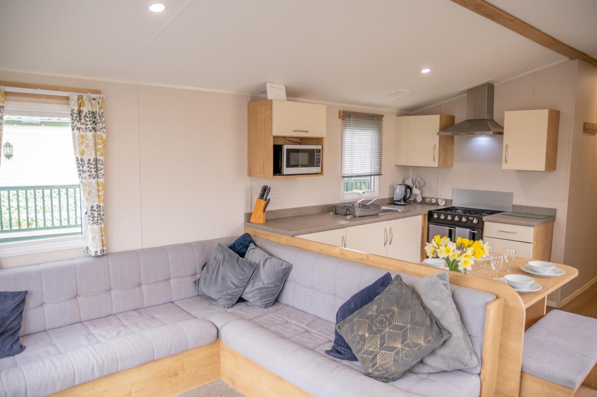 64 Lancaster The Lazy Willow 3 Bedroom Hot Tub Caravan Tattershall Lakes מראה חיצוני תמונה
