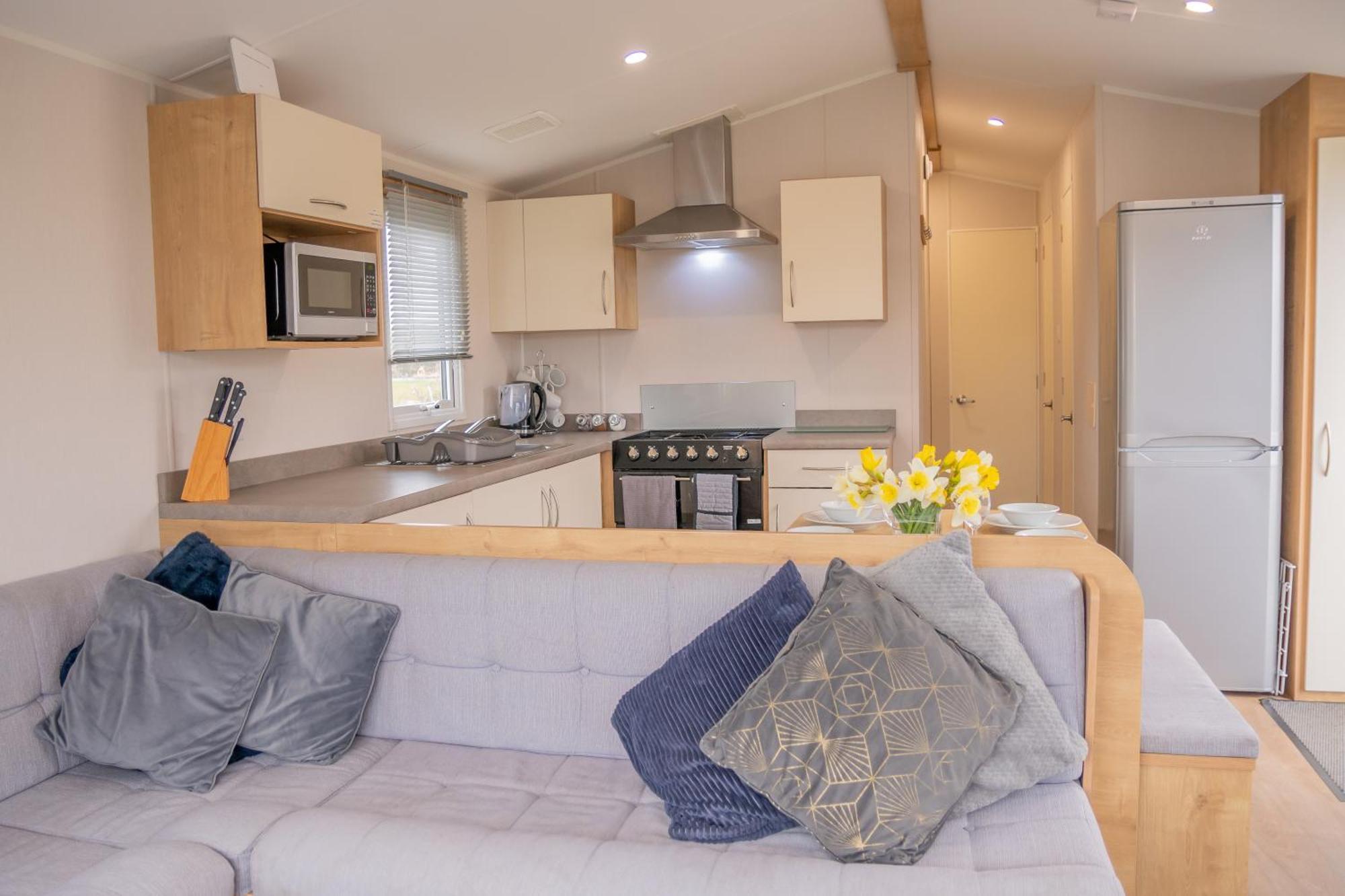 64 Lancaster The Lazy Willow 3 Bedroom Hot Tub Caravan Tattershall Lakes מראה חיצוני תמונה