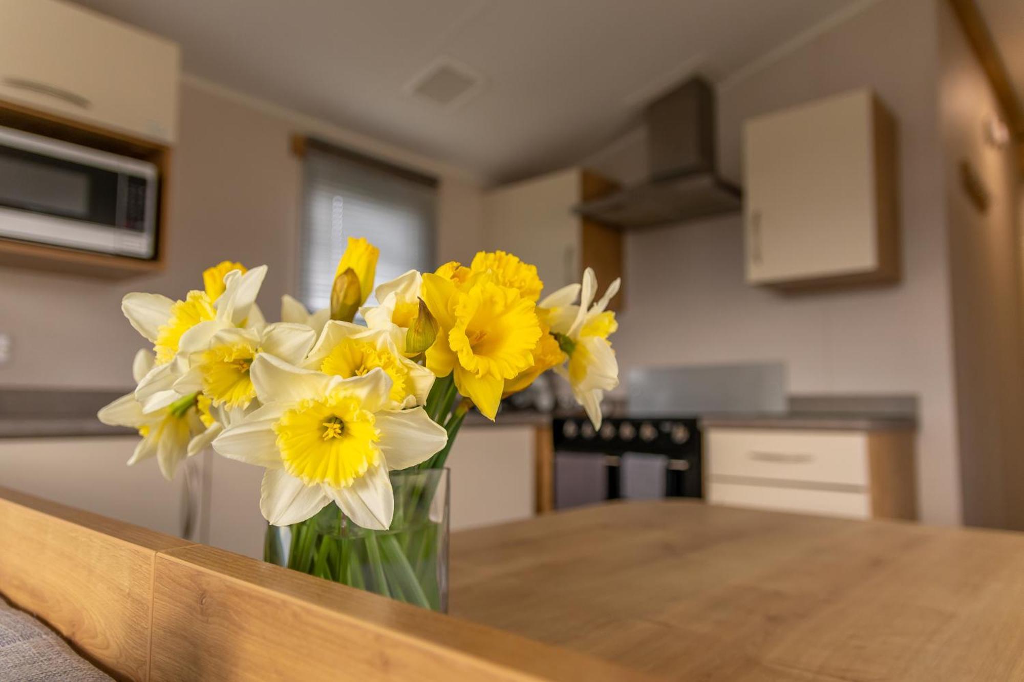 64 Lancaster The Lazy Willow 3 Bedroom Hot Tub Caravan Tattershall Lakes מראה חיצוני תמונה