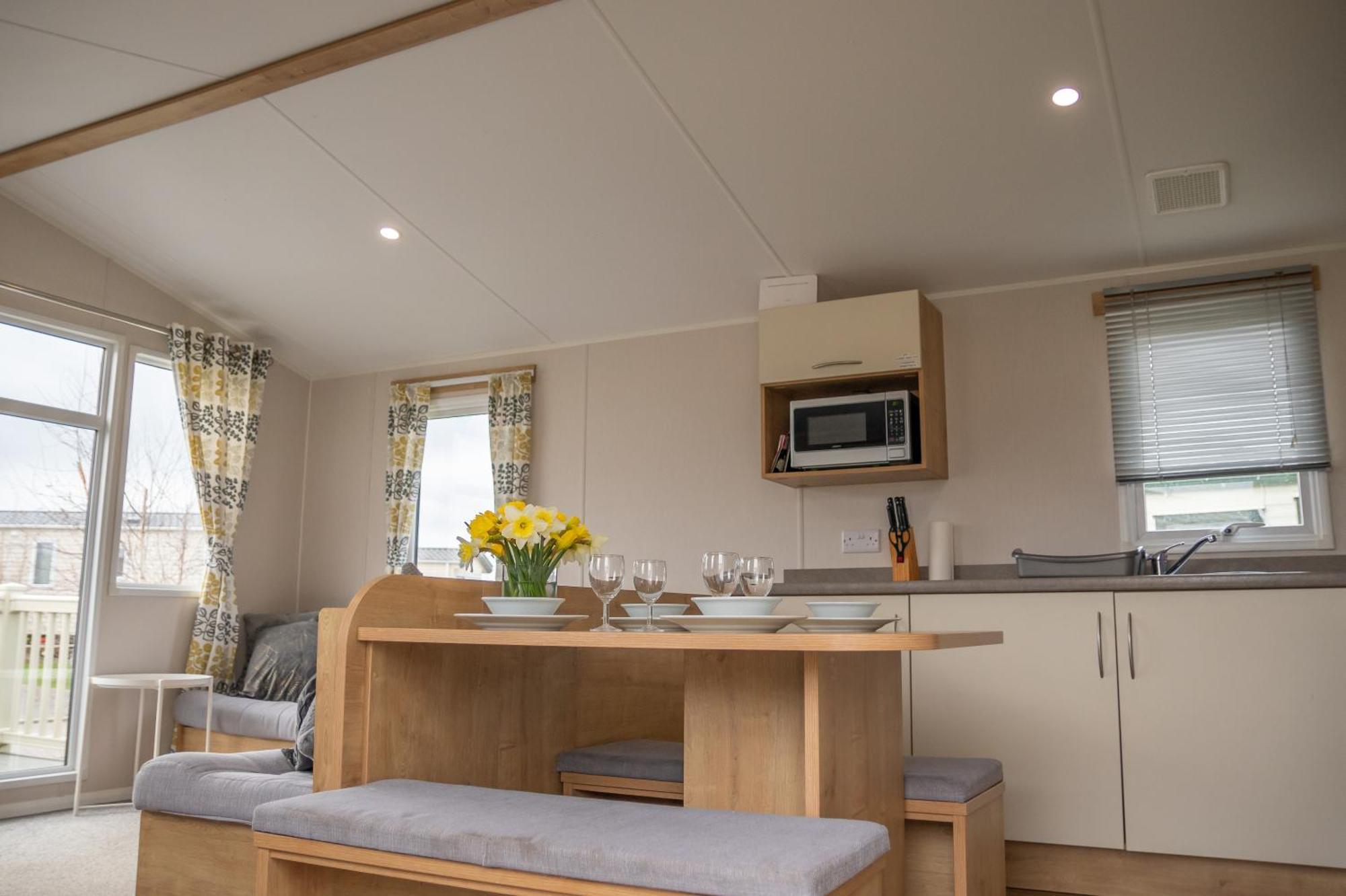 64 Lancaster The Lazy Willow 3 Bedroom Hot Tub Caravan Tattershall Lakes מראה חיצוני תמונה
