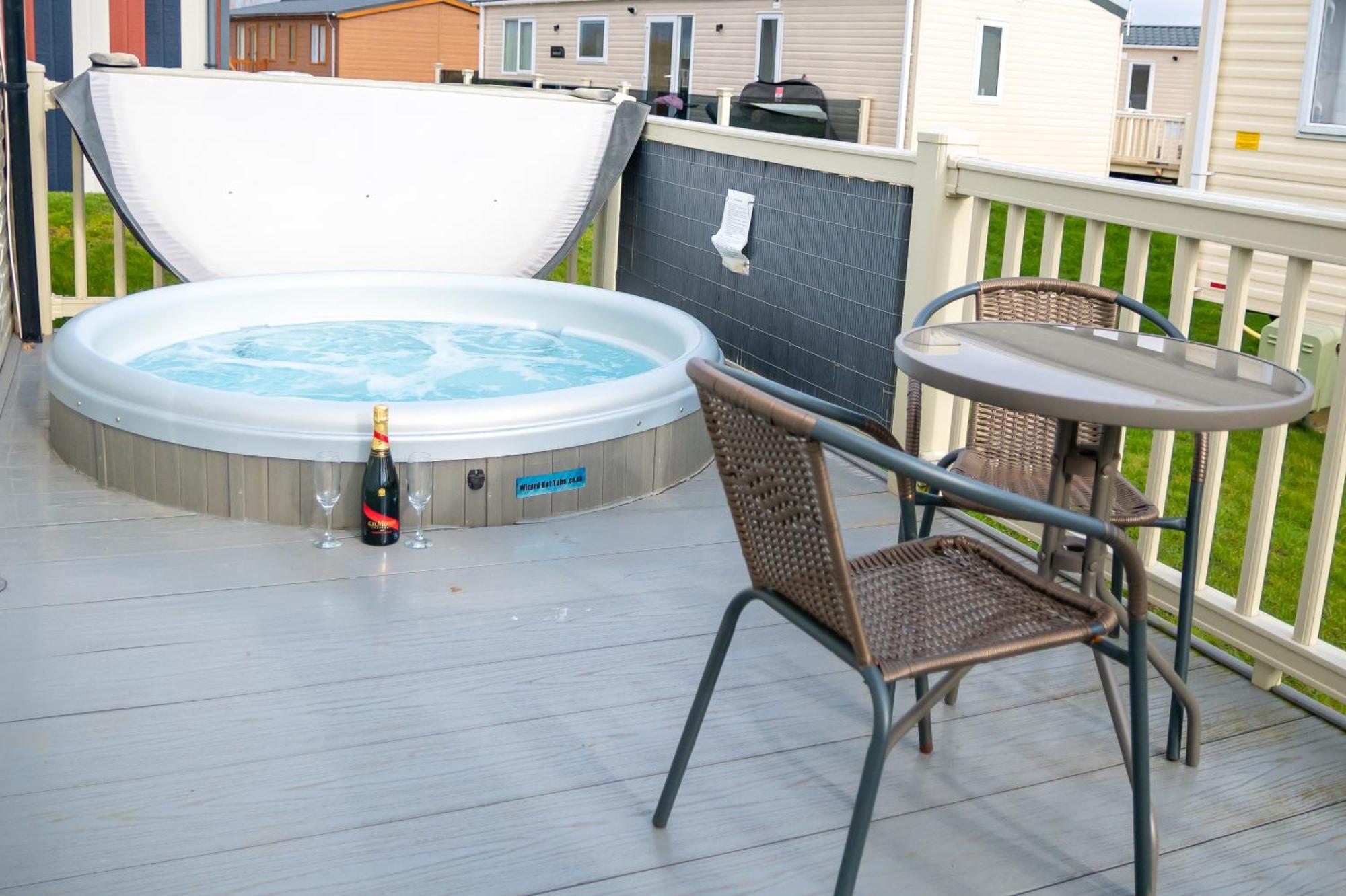 64 Lancaster The Lazy Willow 3 Bedroom Hot Tub Caravan Tattershall Lakes מראה חיצוני תמונה