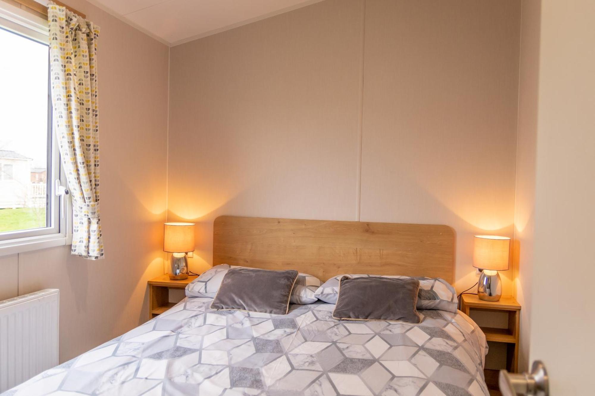 64 Lancaster The Lazy Willow 3 Bedroom Hot Tub Caravan Tattershall Lakes מראה חיצוני תמונה